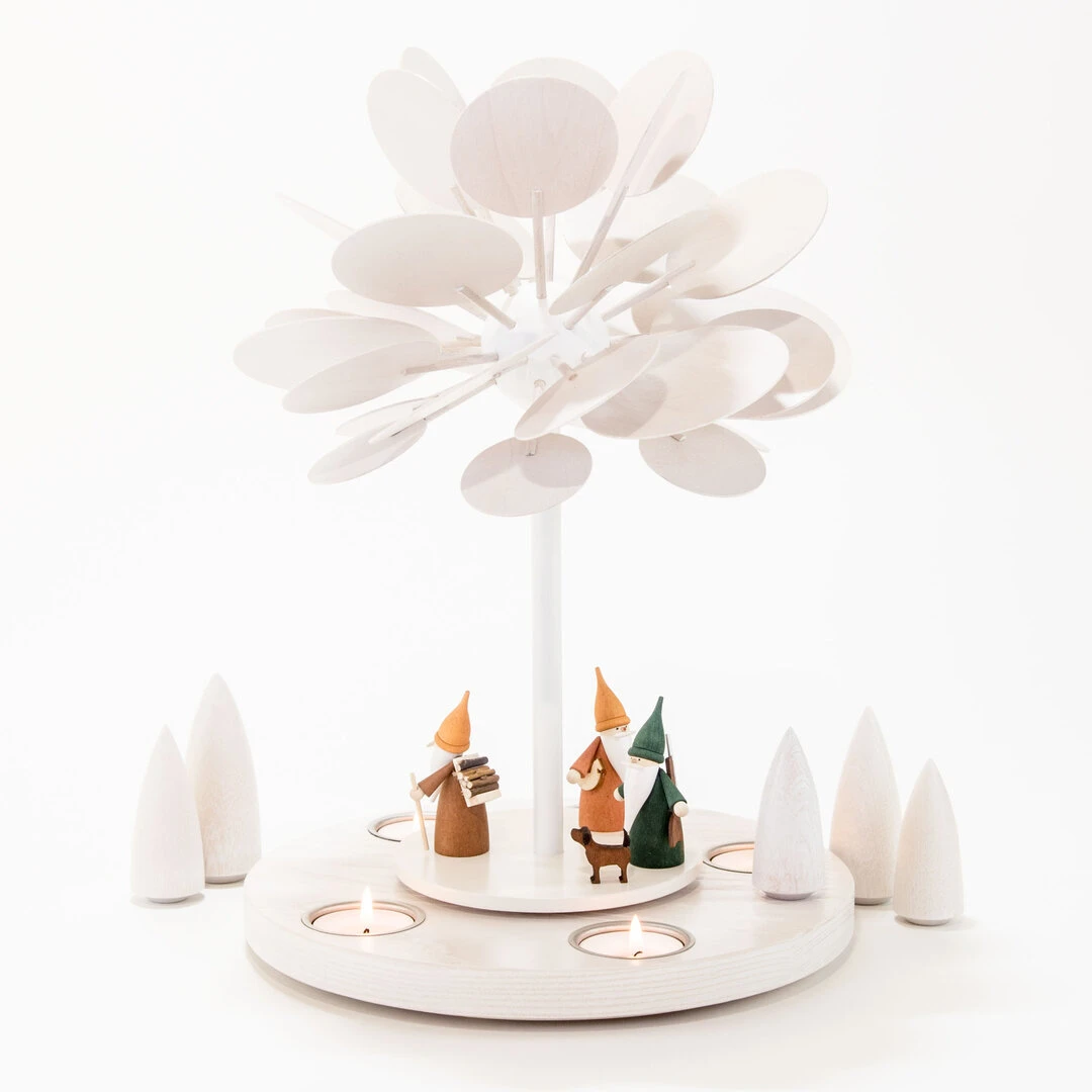 Kleine Teelichtpyramide Winterzauber für 5 Teelichter mit  Waldarbeiterwichtel, Spielzeugmacherwichtel, Jägerwichtel mit Hund und Winterwald